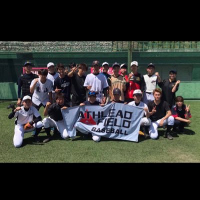 龍谷大学瀬田キャンパス公認で活動している軟式野球サークルOUTLOWです！ どんな人でも楽しめるをモットーに週に1回の練習しています！ 3ヶ月に1度大会にも参加中。毎年沖縄にも行っています！ 現在メンバー28人で活動しています！ マネージャー・選手募集中‼️