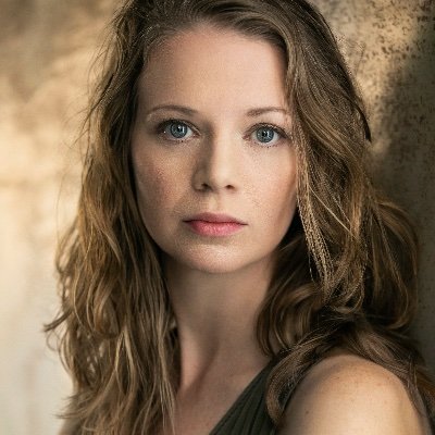 American Ex-Pat, newly British. Actress. Writer for @ReviewTheRoom. Terrible at Twitter, better at cupcakes. https://t.co/5rSDISgzGe