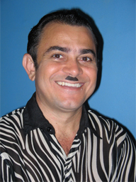 Humorista Cearense, Palestrante, Professor, Escritor e Gaiato. Diretor do Teatro Chico Anysio e Presidente da Associação dos Humoristas Cearenses.