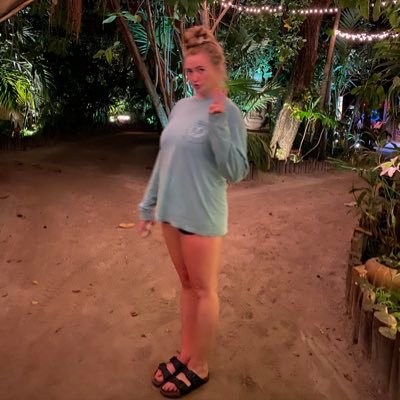 whotfisanna's profile picture. slightly above average and to the left: she/her