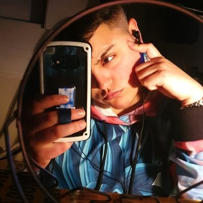 🔥24%
Loca aquí y allí, pero sobretodo en twich
📱Instagram : @nerearobledo
LAGZB6