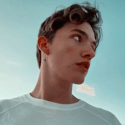 telling stories with pictures | feel free to tag him | dm suggestions 📩 | 📸: Noah's social media & pinterest. - /// aestheticasnoah in ig/tiktok