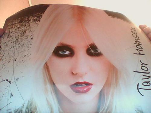 Tokio_Bienchen's profile picture. peace looks good on me