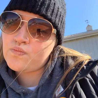 ShipleyShelby's profile picture. EMHS '17.