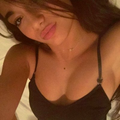 Jollie fille et célibataire, je voudrais me faire de nouveaux amis, alors suivez-moi et je vous enverrai mes photos ...
😍😜😊