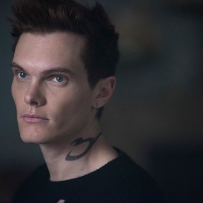 Hello Shadowhuntersfans,
I am in charge for the fanbook of Luke Baines for darkshadecon 2023. ❤