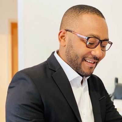 Journaliste | Politologue | Directeur Général @VoxAfrica | Écrivain | Mes tweets reflètent ma vision | L’Afrique = Le présent : agissons maintenant !!