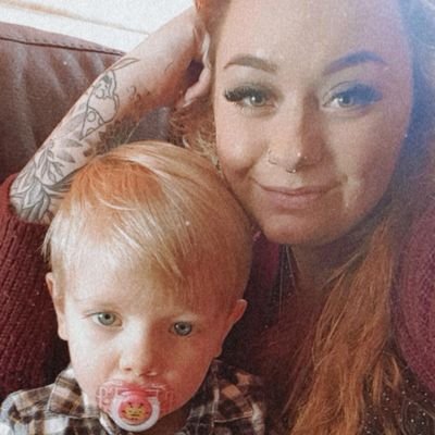 AmyElsie98's profile picture. Mama to Oscar👩‍👦Jack of all crafty trades, vinyl collector & music lover 🤘🖤