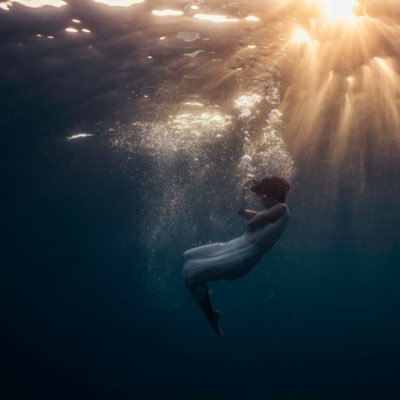 underwater portrait photographer, art lover, music addicted