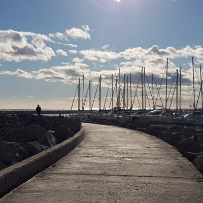 laptitevoix69's profile picture. ancienne philosophe et future journaliste d'investigation, passionnée de voyages et d'aventures. pressé de passer le monde au tamis