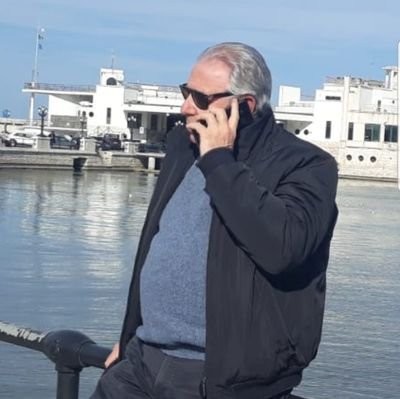 cprtfl's profile picture. Uomo,sposato,Cancro con luna di traverso,diversamente giovane, bello dentro(allego TAC)provo ad essere simpatico con scarsi risultati,Dog/cat lover,ex biker