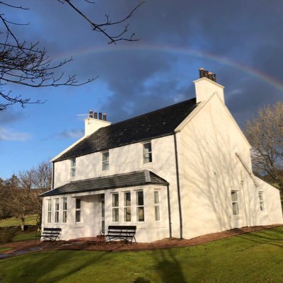 Catriona & Ian look forward to welcoming you to their family friendly B & B on the Isle of Skye Offering two ensuite rooms  sleeping 4 & 3 One welcomes dogs too