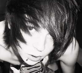 18. Lycan. Homosexual. I love James. He's my soulmate and my fiance. We have a baby girl named Alexis. More info in link above.