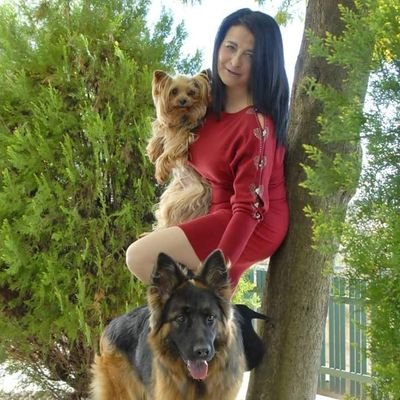 Amo gli animali, sono una Pet Sitter. Amo la natura. Odio la falsità e l'ipocrisia.