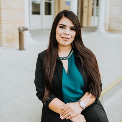 Realtor_HR's profile picture. You look lost. Follow me, and I’ll show you to your new home! 😎👩🏻‍💻🏡 Real Estate Agent in TX 💼 Bilingual: Spanish ☎️ 830-351-0174  #realestate in #texas