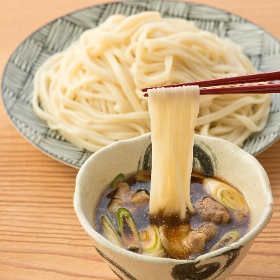 埼玉県蓮田市の製麺メーカーです。ケンミンショーで紹介された埼玉名物 肉汁うどん、ガッツリG系シリーズが人気です。工場敷地内の直売店「翁の郷」では島田造り乾麺をはじめ多数製品を販売。東北自動車道上り線 Pasar蓮田SA フードコート内「肉汁うどん 翁の郷」もぜひご利用ください👍