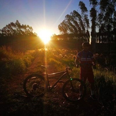 De Barrio, de clase humilde, Ciclista🚵‍♂️, Hincha del club mas popular.