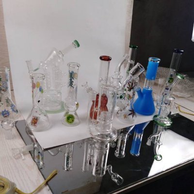 Our company produces a large number of exquisite glass crafts. Those who are interested in cooperating with our company can contact us at 2505972127@qq.com