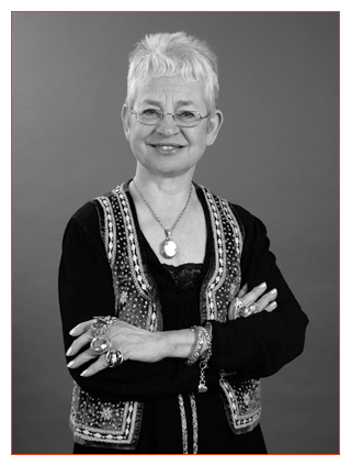 Hi Jacqueline Wilson here please visit my website http://t.co/ly7nYGZqD0 thanks