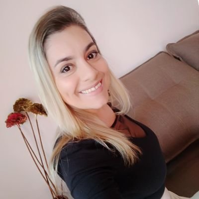 PaulaNbrega1's profile picture. 