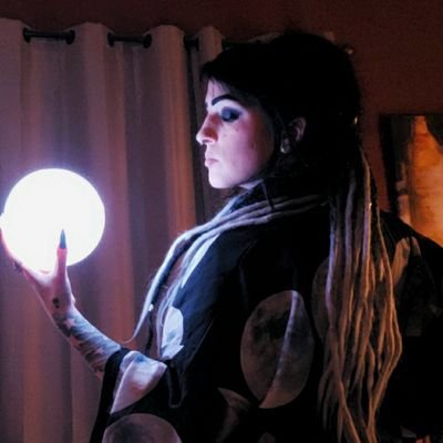 Band Promoter🎶Band Merch sales💸💄🩰😺🎤Metal girl☠Music🎵Witch🔮Empath🌛🌚🌜
Moon Child🌙Virgo♍Spirits👻 ⚰One Love☮🌈