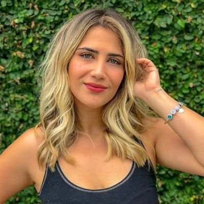 Funny, smiling, passionate, fun. Aesthetics, cosmetic beauty and fashion, fan of nature, children, travel. Animal 🐕. Divorce