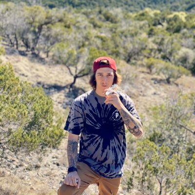 DBRoberts21's profile picture. 