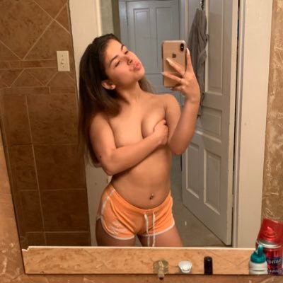 22💖Hmu for content pics and vids😘 cashapp me daddy dm me💛 onlyfans coming soon baby😳