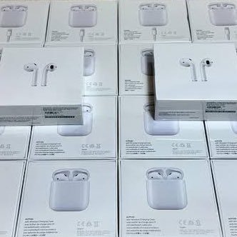 AirPods販売中！ 在庫大量なので格安で販売致します！ AirPods Proは在庫少量なのでお早めにご検討ください！ 最低限住所、名前だけを教えてもらえたら取引可能です👍🏻 国内発送。最短で当日、翌日に発送致します。