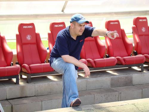 Periodista. Ex Jefe de Prensa de la Selección Chilena. Padelero, cletero y futbolero a morir. Leal ante todo. Marketing y comunicaciones, mis especialidades.