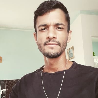 Ex-BBB, operador de máquina fotocopiadora, inteligente, falo mais de 10 línguas, blogueiro e as vezes minto na bio.