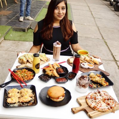 Twin_kle02's profile picture. Computer Enginer | Business Analyst | Food Blogger | Content Creator