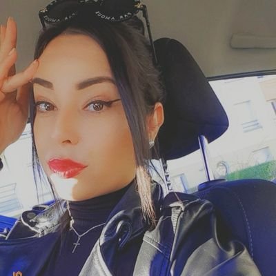 JosieNowYouKnow's profile picture. Jeune lady de P-Town ! Josie is crazy : soit tu traces ta route soit tu l'as suit #DontWorryBeHappy #TeamTheWeeknd 
Instagram : Josiiie_86
Snap : Josienyk