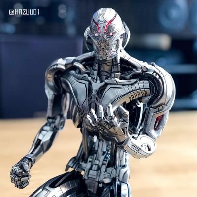 ingeniero, alienígena avanzado, terrestre hijo de Tony Stark. opinologo, experto en todo.