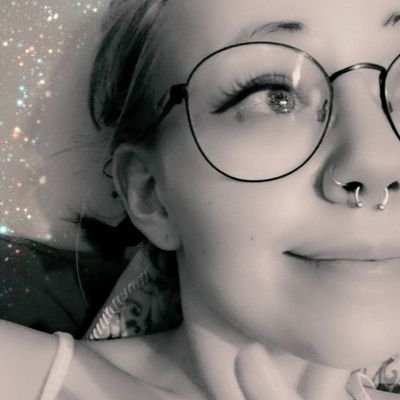 slfcn_x's profile picture. ISFP. slytherin. herbivore. pansexual princess 👑 multiple sclerosis warrior 🎗
