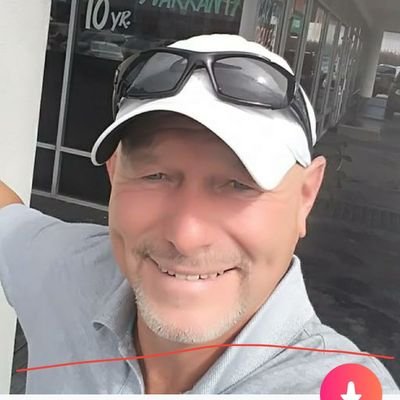 chained111's profile picture. analyze people