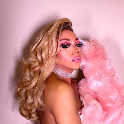 Afro Latino Barbie, H.O.C member, professional LatinX Drag Queen, and the image in your wet dreams.👸🏽💅🏾💖