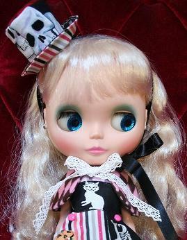 dollとハンドメイド雑貨ショップ「Juliet Pink ジュリエットピンクhttp://t.co/NtCIyXQGv7」です。ブライス・プーリップ・ダル・テヤン・モモコなど居ます。アウトフィットも時々作ってます。ぜひお越しください！