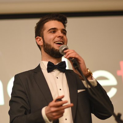Director & CMO @MarketiuAgency | #Guitarist @NakedCanvases | Tweet about #Music #Marketing #Entrepreneurship