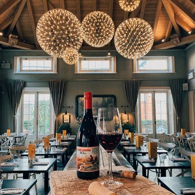 Very cosy and inviting brasserie and pub located in the heart of the Old Town in Beaconsfield.