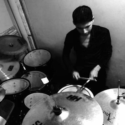 jhonsyAguilar's profile picture. Ingeniero Químico  y baterista