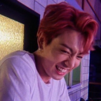Eu gosto de filmes, doces, história e dos olhos do Jimin hyung 🤭 (PERSONAGEM DE POLEMIC)