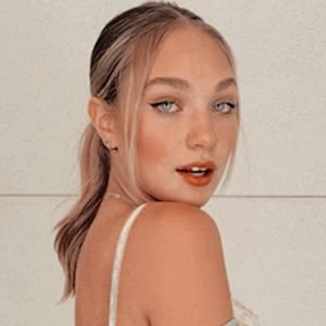 latingirwl's profile picture. 