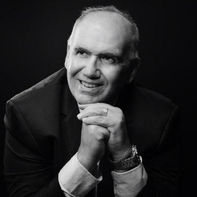 Simplesmente um brasileiro. nascido riopretense, radicado em Goiânia e cercado pelas mais lindas do mundo