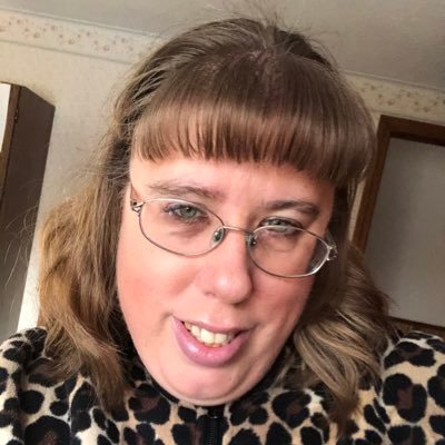 I’m Shell. likes fishin/4wheel snowmobilin/makeup/curl hair/dressup,swim,volleyball,basketball,softball. read,sing,walk,dance,write,Pats,Red Sox/Celtics!