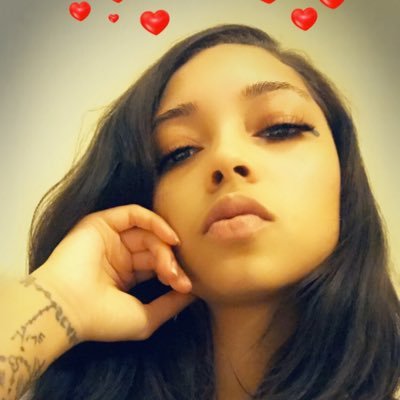 Model Tattoo Artist Chef #JustComedy SC : @Muffyn_3 IG : @Hippie_Queen FB : Alyssa Dorsey GREETINGS EARTHLINGS 👑👽🖖