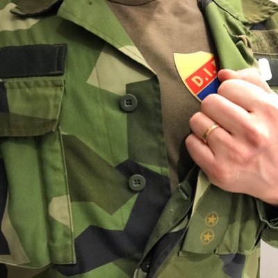 Småbarnspappa, Underofficer, Djurgårdare och Villaägare