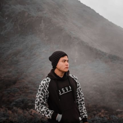 beghex07's profile picture. Long Life Learner •
Jangan mau dibodohi bahkan dengan kehidupanmu sendiri ~