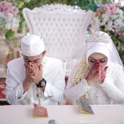 lizahrabahrin's profile picture. Allah ciptakan waktu dan jarak bukan supaya kita lelah menanti & berhenti berharap, tetapi agar kita tak putus utk berdoa dalam keyakinan yg sempurna