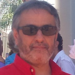 recuerdo que era pequeñito,blanco y tenia cola, nadaba hacia una luz, entre por un agujerito y el resto ya es vox populi!!!!